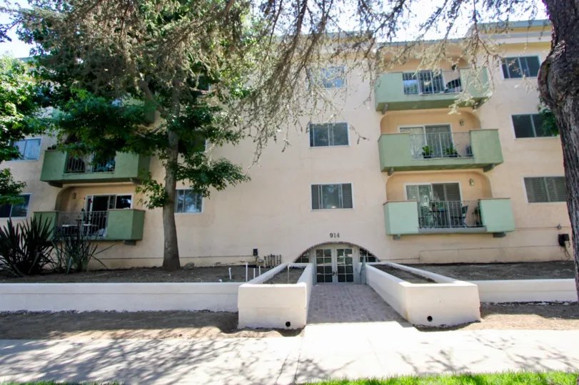 A four-storey housing complex in 914 Lincoln community with green balconies.