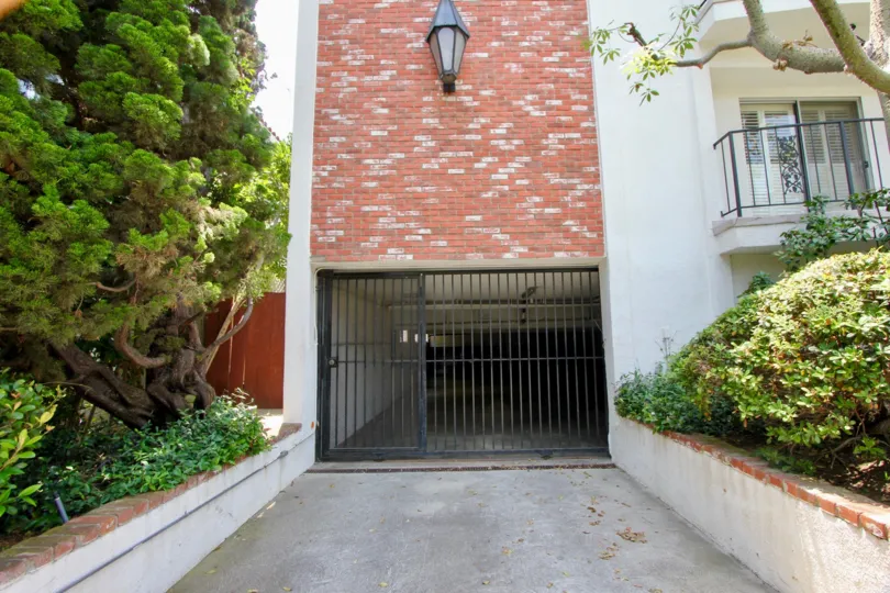 A SUNNY DAY IN THE ALTA SANTA MONICA HOUSE WITH FAMILY HOUSE AND VERY BIG HOUSE