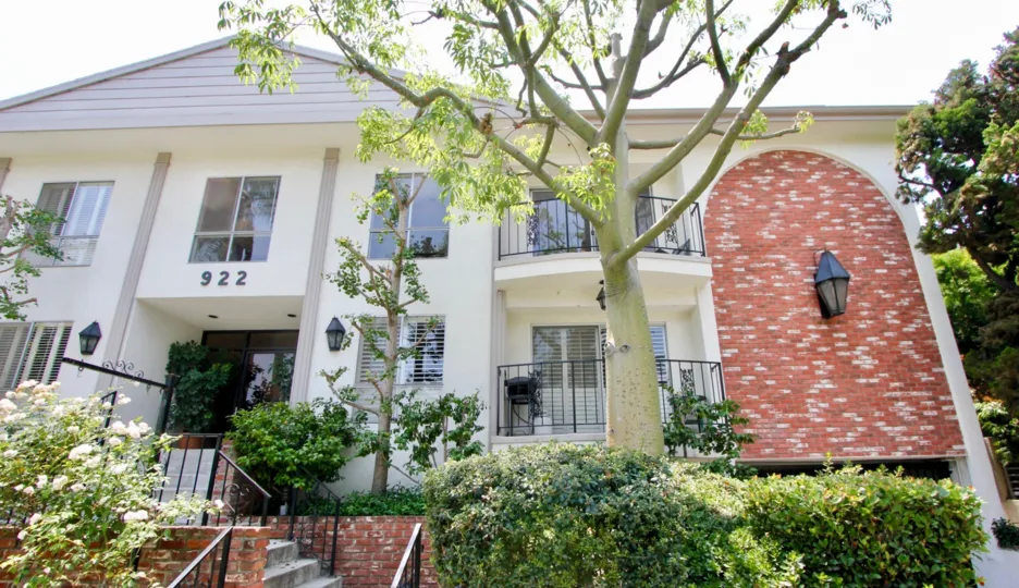 A beautiful house in 922 14th St which was decorated by glasses and also colourful paints.