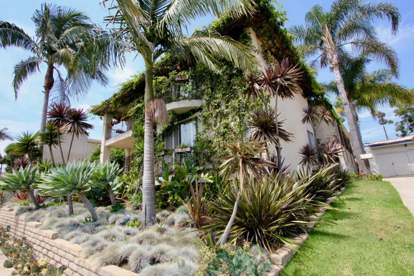 beach like apartment and view of 947 18th St, Santa Monica, California