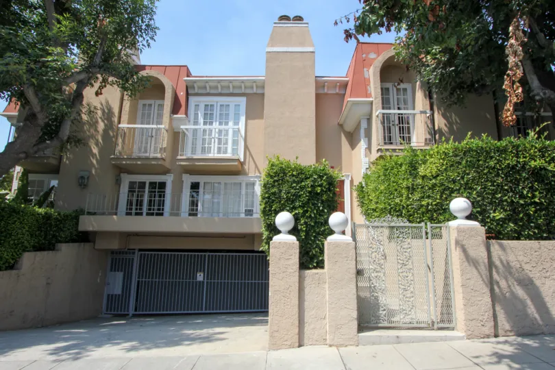 Classiness overloaded of Berkeley Townhomes, Santa Monica, california