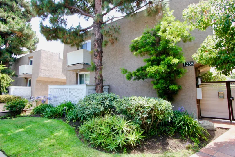 Front view of 1238 California one apartment, Santa Monica