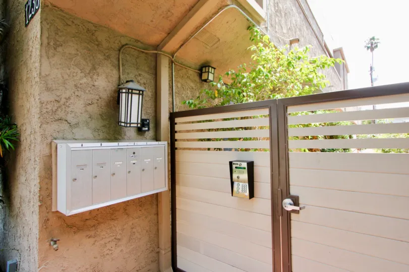 A morning in the California 1 with a gate and lamp.