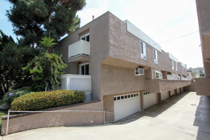 A plain row of houses in California 1 community painted in light brown color.