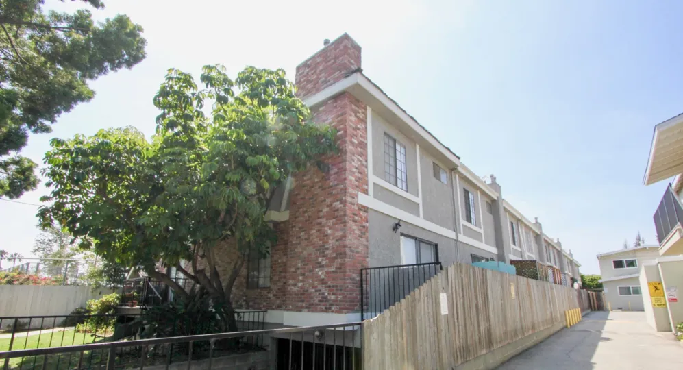 A beautiful day in the Coventry House with a residential area.