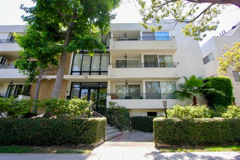 The vegetation thrives in the sun splashed community of Crest Manor with lots of greenery and great balconies