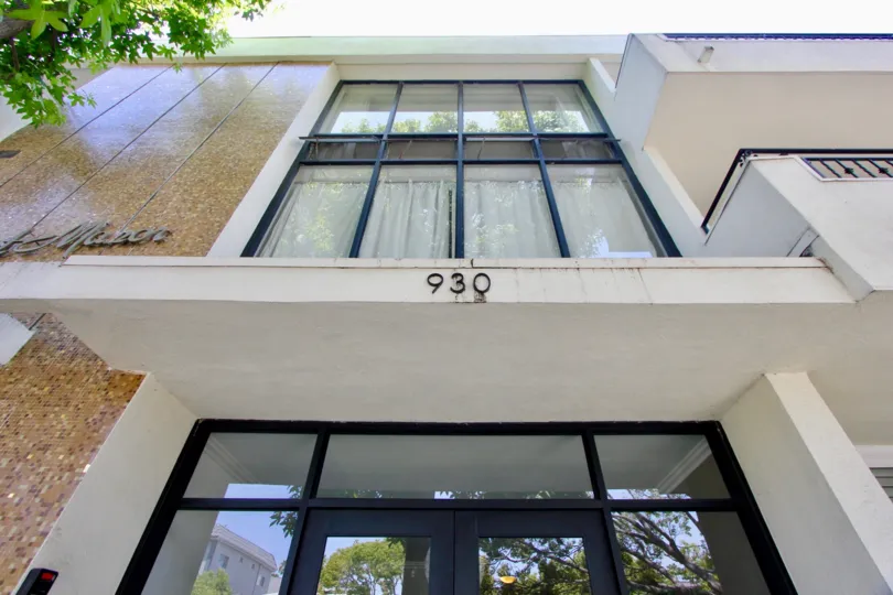 Large building in santa monica with many windows and white color