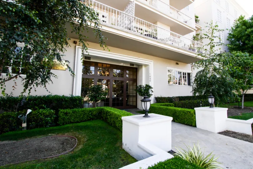 The entryway into the Dorchester House in Santa Monica