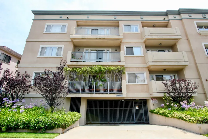 THE BUILDING APARTMENT WITH THREE FLOORS AND BALCONY WINDOWS ALSO AVAILABLE AT THE MORNING TIME
