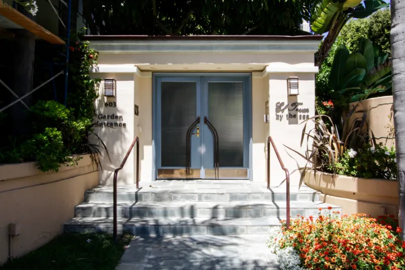 The entrance into El Tover in Santa Monica