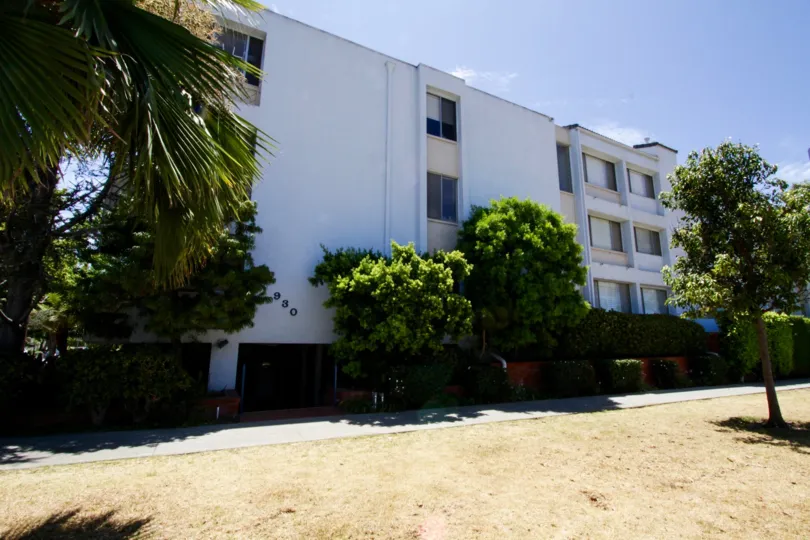 The Elegance Santa Monica building in Santa Monica