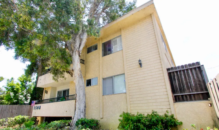 Big orange building in santa monica with large tree