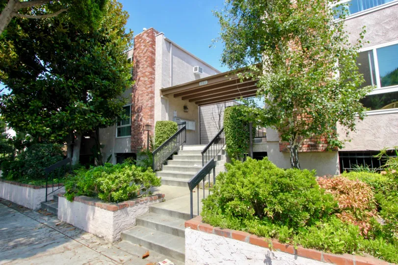 Classy neighborhood with amazing greenery of Franklin & Colorado Townhouses, Santa Monica, California