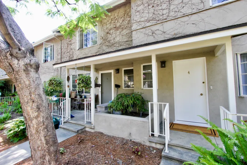 tastefully and splendidly designed garden state apartment, Santa Monia California