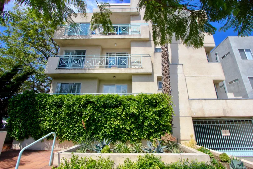 Sunny day in Santa Monica, CA at the Imperial community.