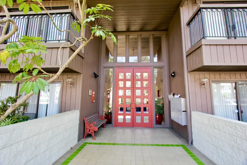 Charming gated community, Townhouse with covered parking, Dishwasher, Fireplace, and Laundry Features.