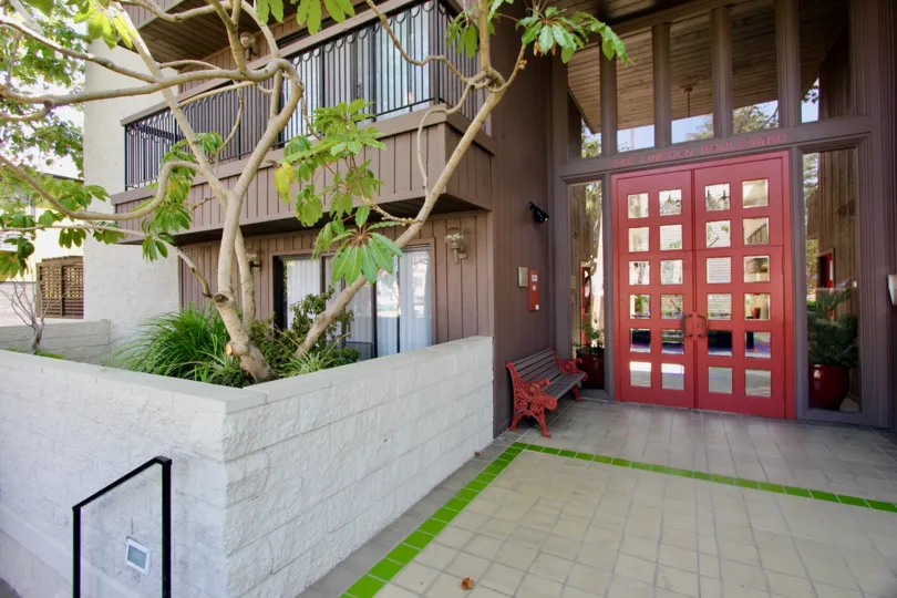 A day in the Lincoln Fountain Villas with a red color door.