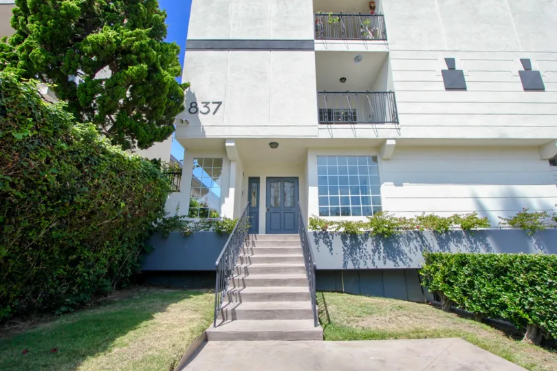A closer view of 837 Lincoln Manor, Santa Monica, California