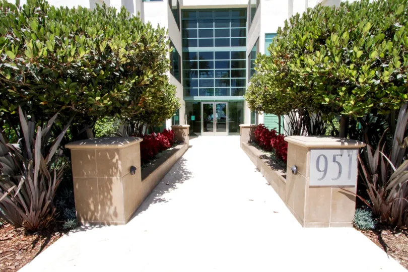 The walkway up to Nine Fifty One Ocean in Santa Monica