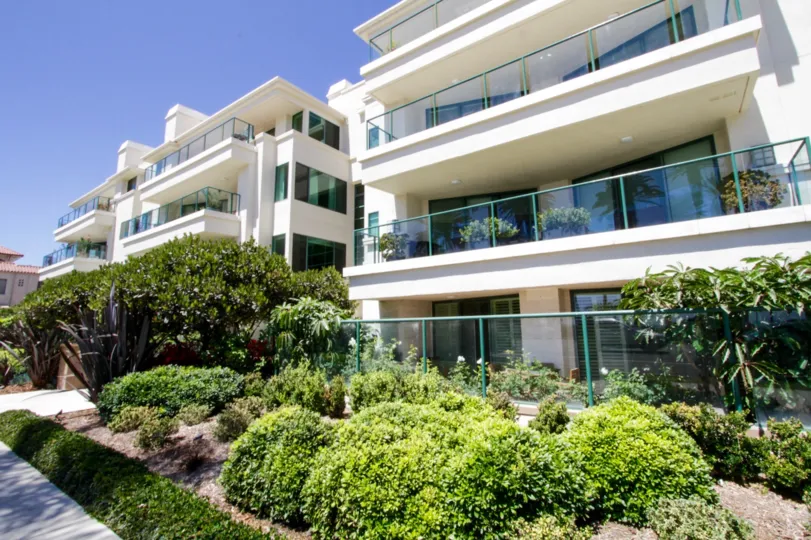 A view of the architecture at Nine Fifty One Ocean in Santa Monica