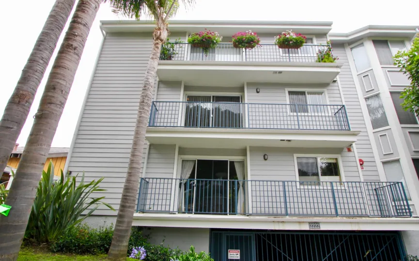 This pacific gardens apartment has three storeys and has a basement parking lot