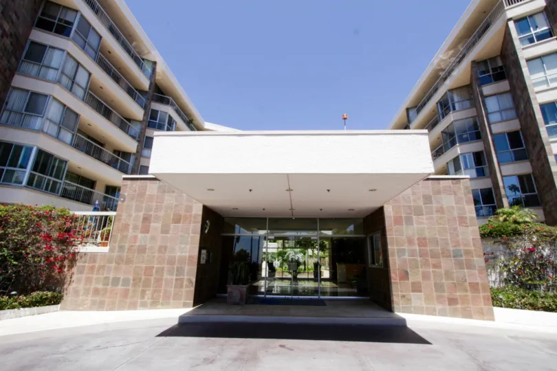The entrance into Park Plaza in Santa Monica