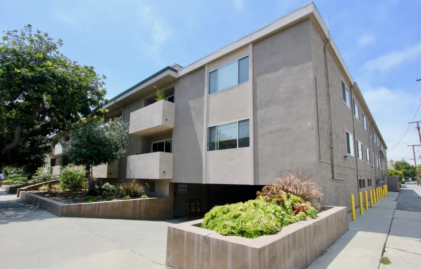 West corner elevation view of Princeton Villa, Santa Monica, California