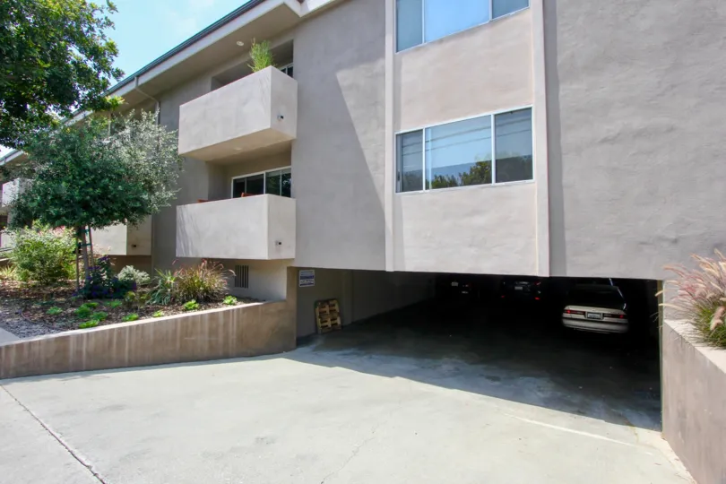 Charming gated community, Townhouse with covered parking, Dishwasher, Fireplace, and Laundry Features.