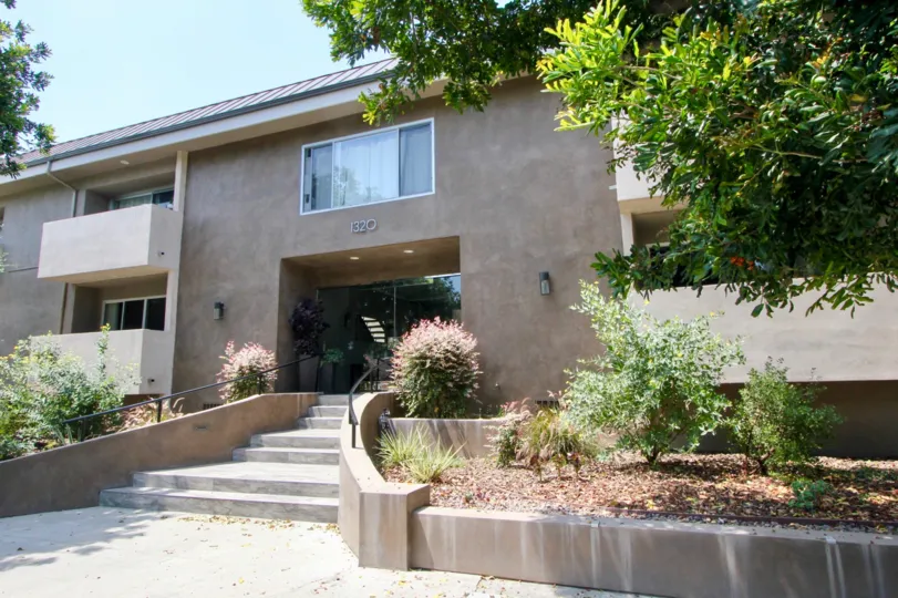 A very clear view of 1320 Princeton Villa Apartment, Santa Monica