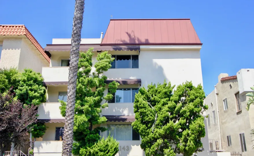 Big home in santa monica with many trees in front for beauty