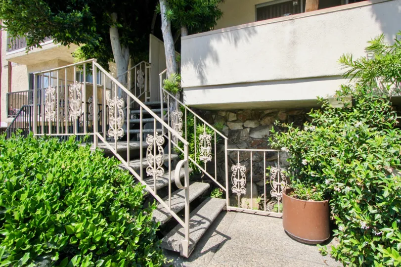A Beautiful day in the Regency Apartments in California