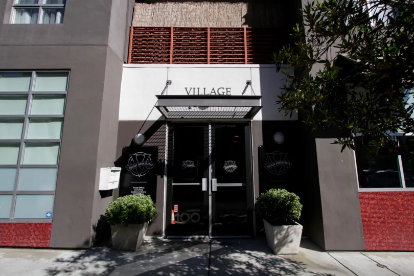 The entrance into Sailhouse Lofts in Santa Monica