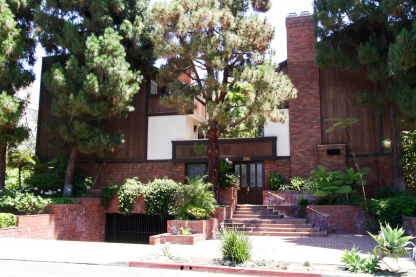 The landscaping around San Vicente Ocean Townhomes in Santa Monica