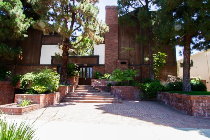 The entryway into San Vicente Ocean Townhomes