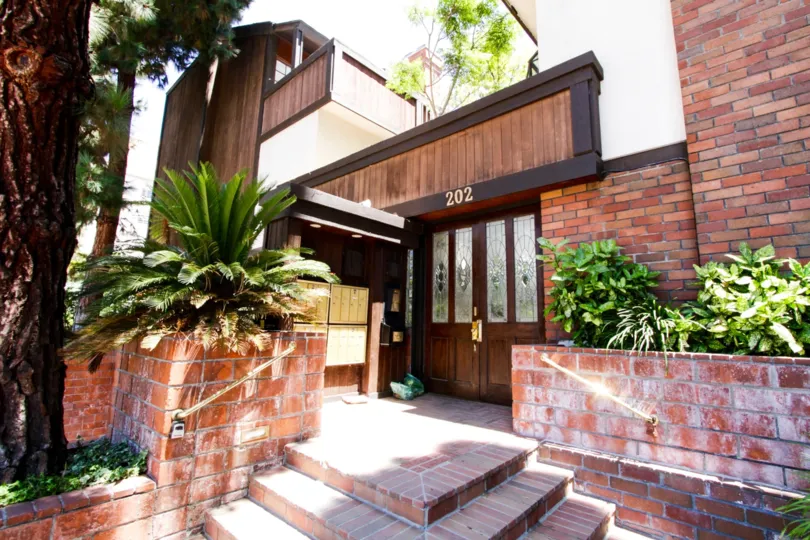 The entrance into San Vicente Ocean Townhomes in Santa Monica