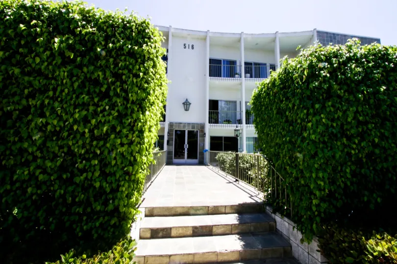 The entryway up to San Vicente Villas