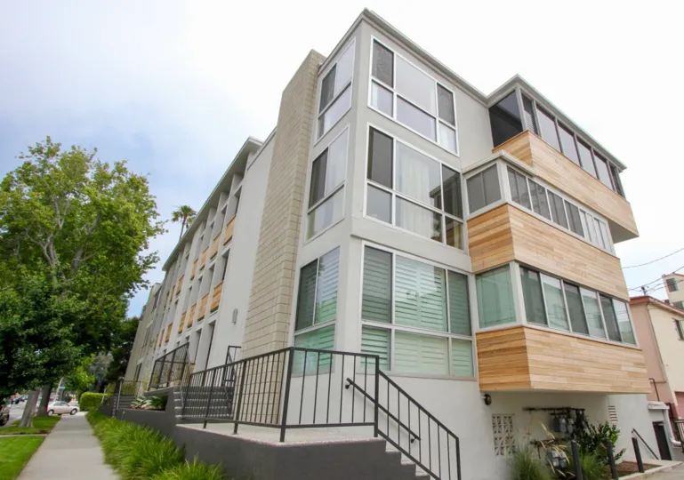 Large gray building with many storeys and windows in santa monica