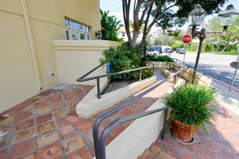 Clear sky, green surrounding and creamy walls of Schader Place, Santa Monica, California