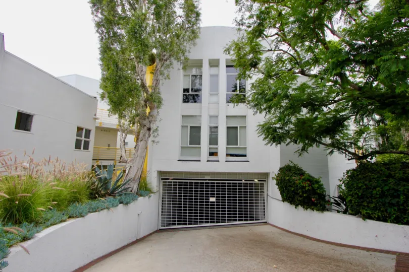 awesome entrance view of Sea View Collection III, Santa Monica, California