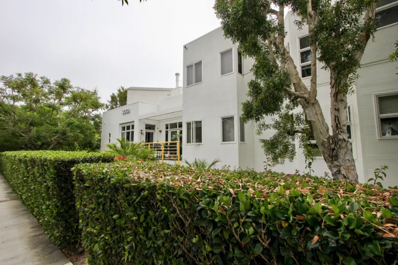 Sunny weather in santa monica with big white building
