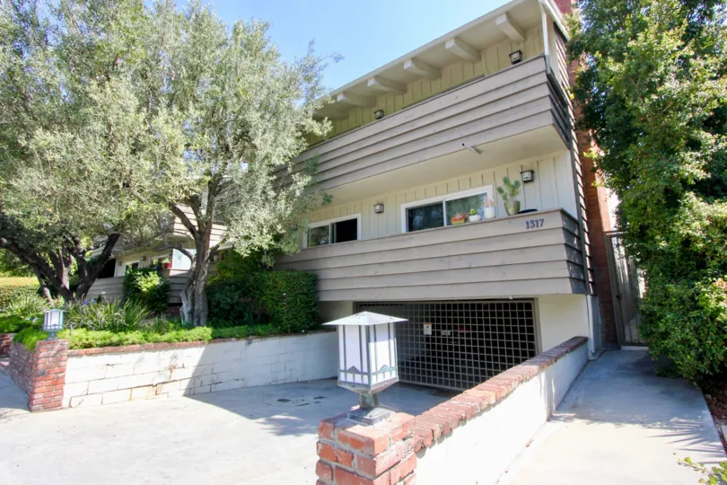 1317 number building in santa monica with many lights and light colors