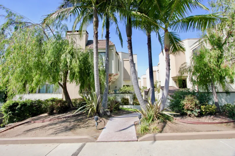 Naturally rich in green neighborhood of Stanford Townhomes, Santa Monica