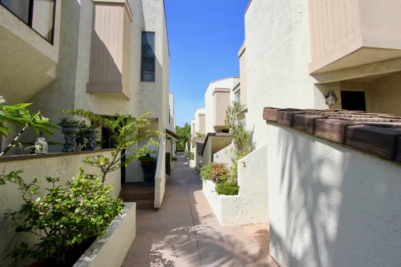 Charming gated community, Townhouse with covered parking, Dishwasher, Fireplace, and Laundry Features.
