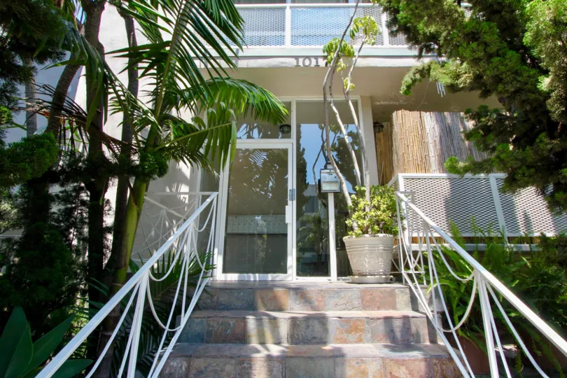 Charming gated community, Townhouse with covered parking, Dishwasher, Fireplace, and Laundry Features.