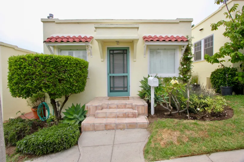 Compact building in santa monica with many plants in a lawn