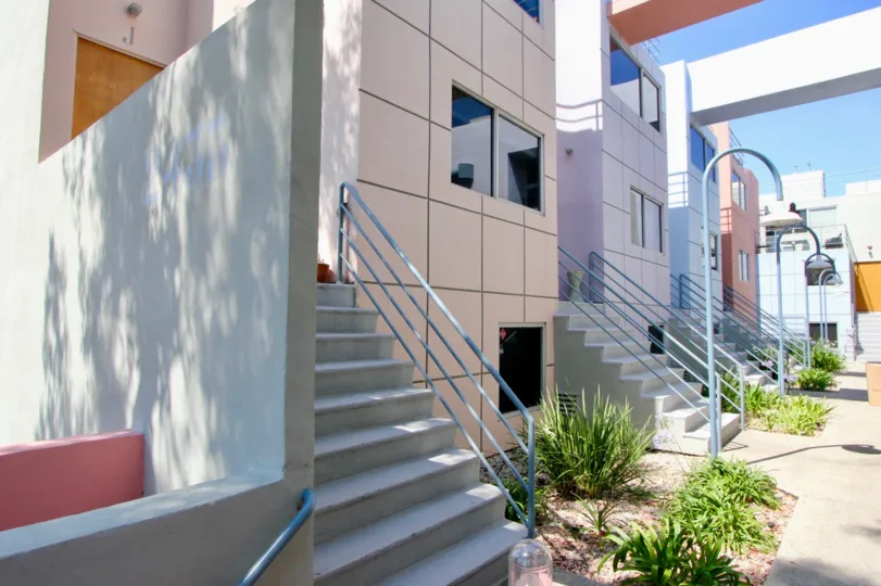 A stylish and best home to live modern in suntech townhtownhomes Santa Monica California