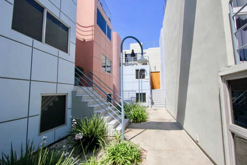 techy and colorful looks of suntech townhomes, santa monica, california