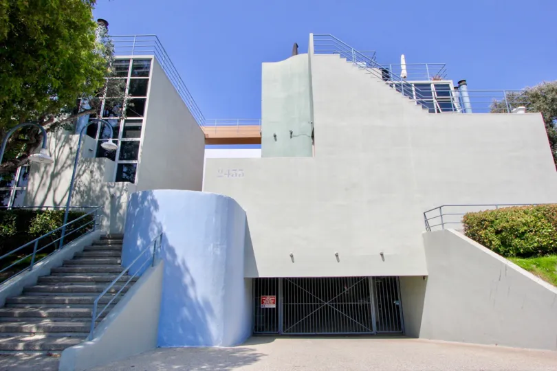 A very good looking house for your family to live with pride in suntech townhomes Santa Monica California
