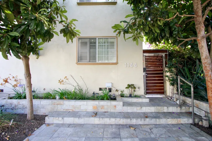 Beautiful natureal environment in Ten on Tenth with nice shade in Santa Monica.