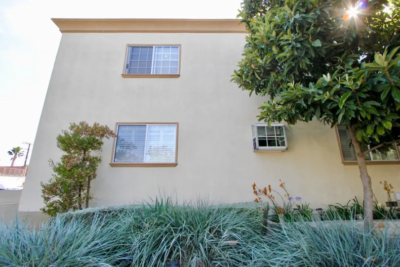 Charming gated community, Townhouse with covered parking, Dishwasher, Fireplace, and Laundry Features.